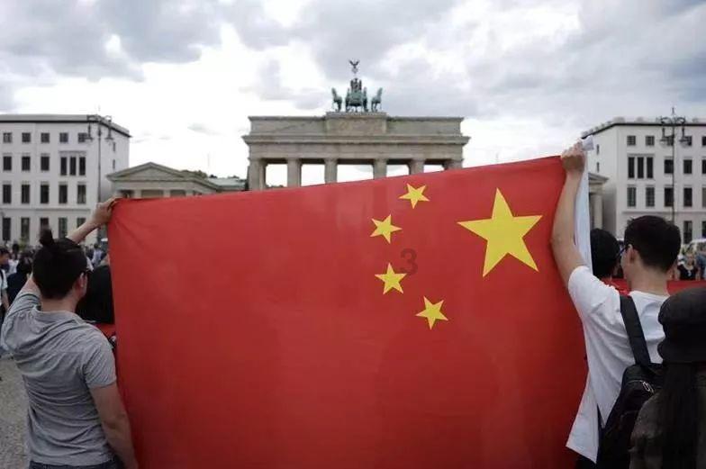 把鸡蛋放在暖宝宝贴上面,居然这么厉害,解决了好多家庭的烦恼